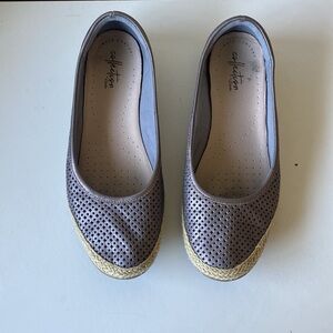 Clark’s Collection Danelly Adira Soft Cushion pewter shoes, size 8